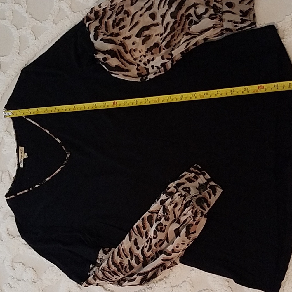 Black and leopard lightweight top